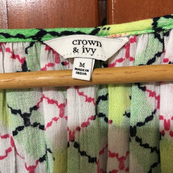 Crown and Ivy Green Printed Top NWT Size Medium - Picture 2 of 8